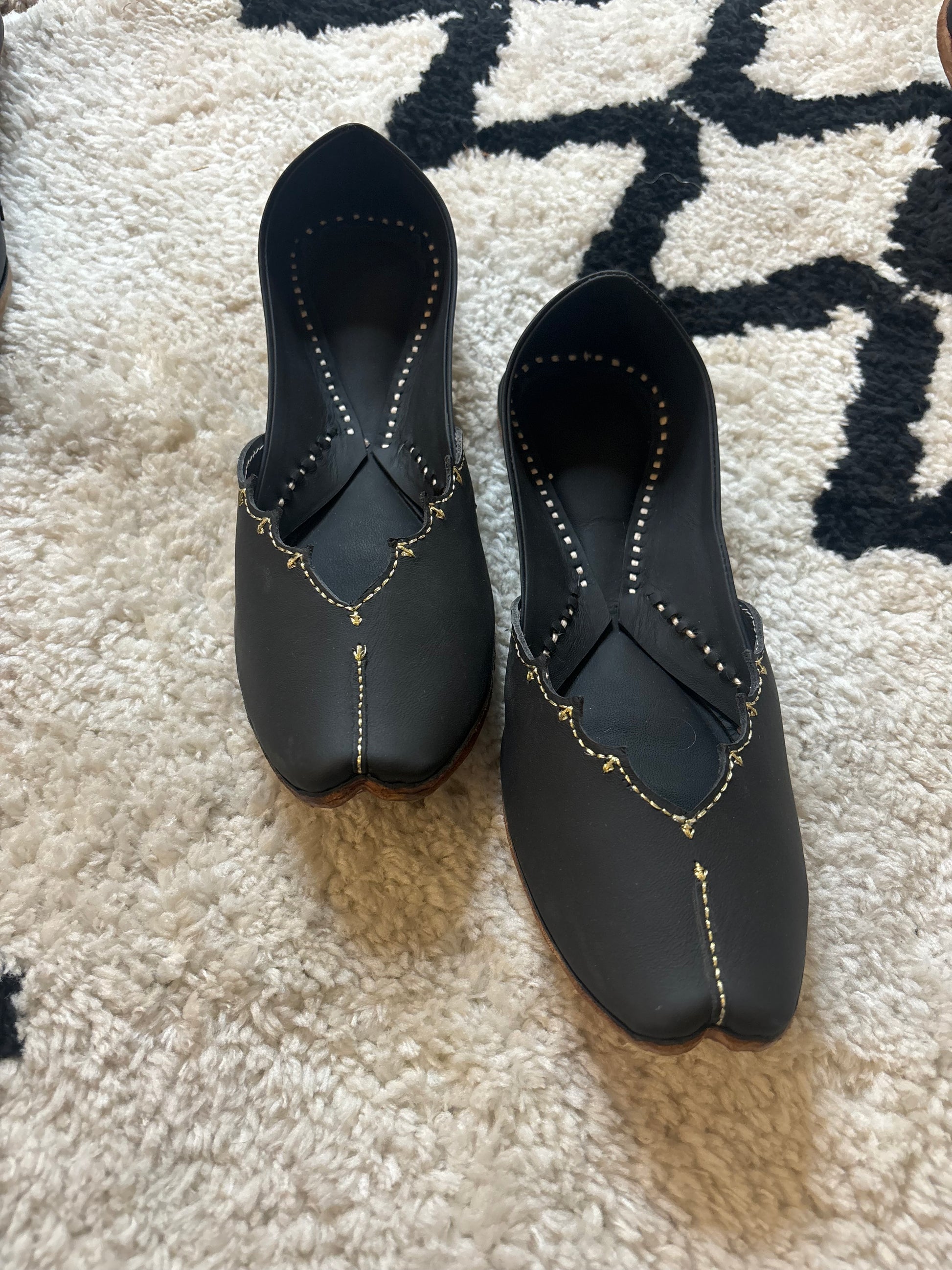Women Black Mat Flat Shoes | Punjabi Jutti
