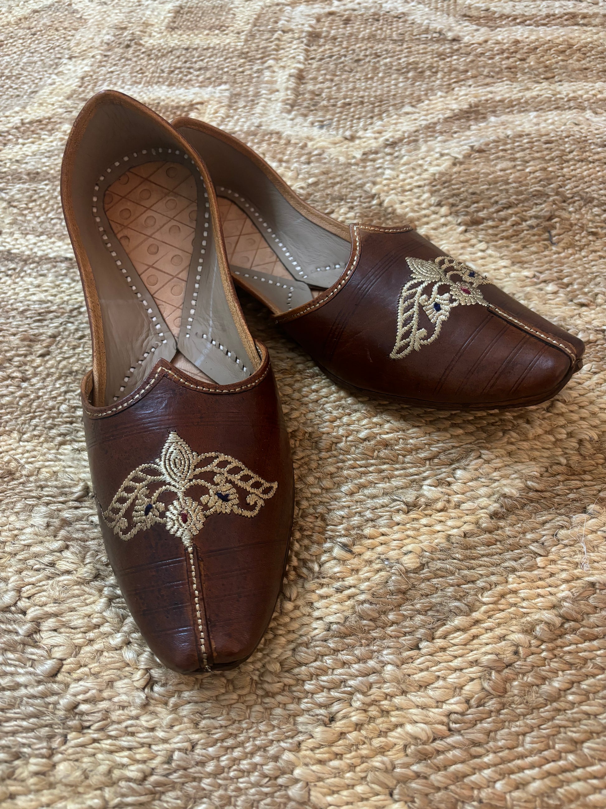 Aariz Regal Embroidery Men's Jutti