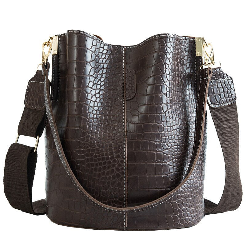 This stylish single shoulder bucket handbag offers timeless design and superior craftsmanship