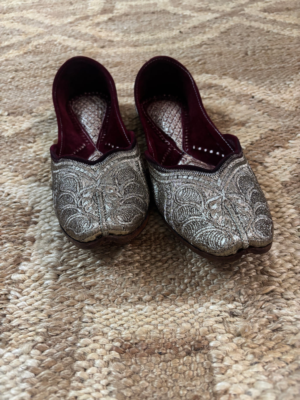 ✨ Royal Maroon – Handcrafted Jutti ✨