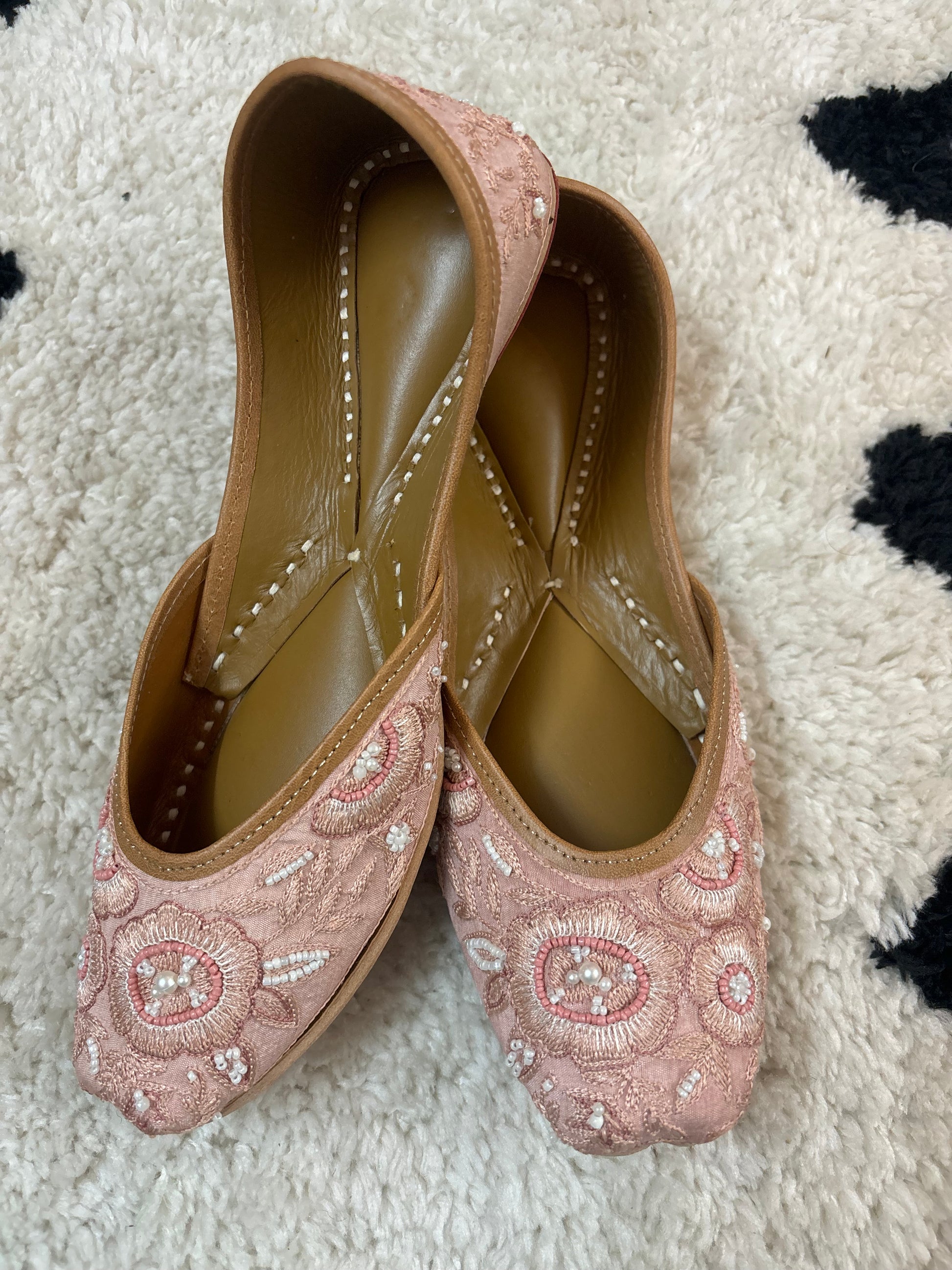 Rose Bloom – Handcrafted Jutti