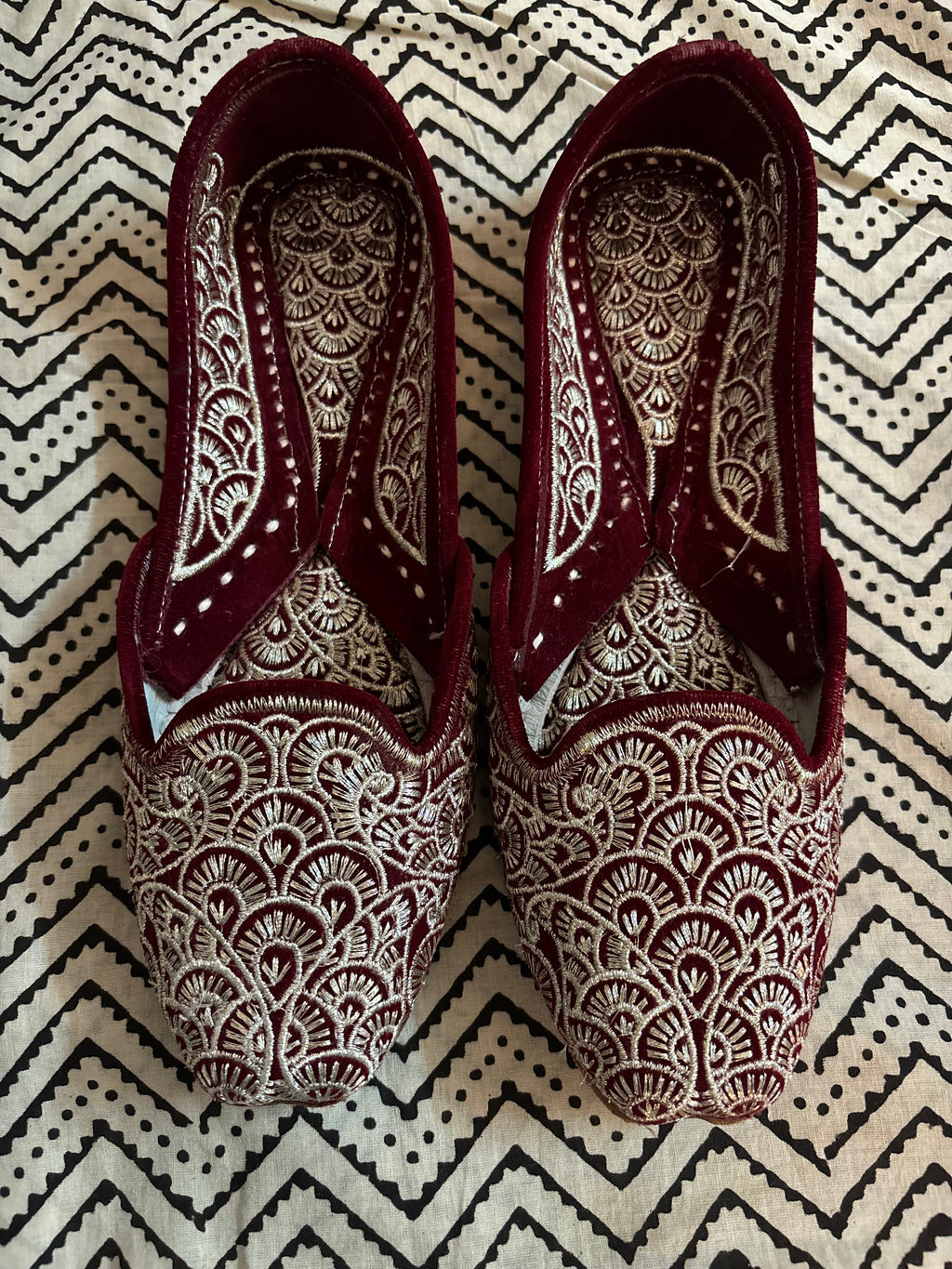 ✨ Maroon Regal – Handcrafted Jutti ✨