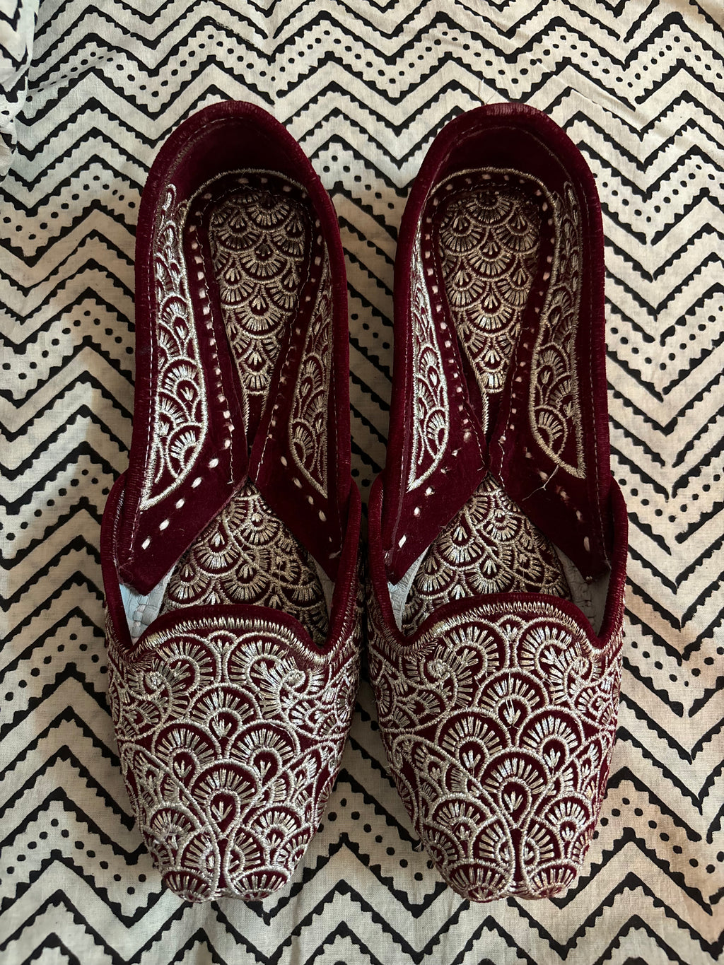 ✨ Maroon Regal – Handcrafted Jutti ✨