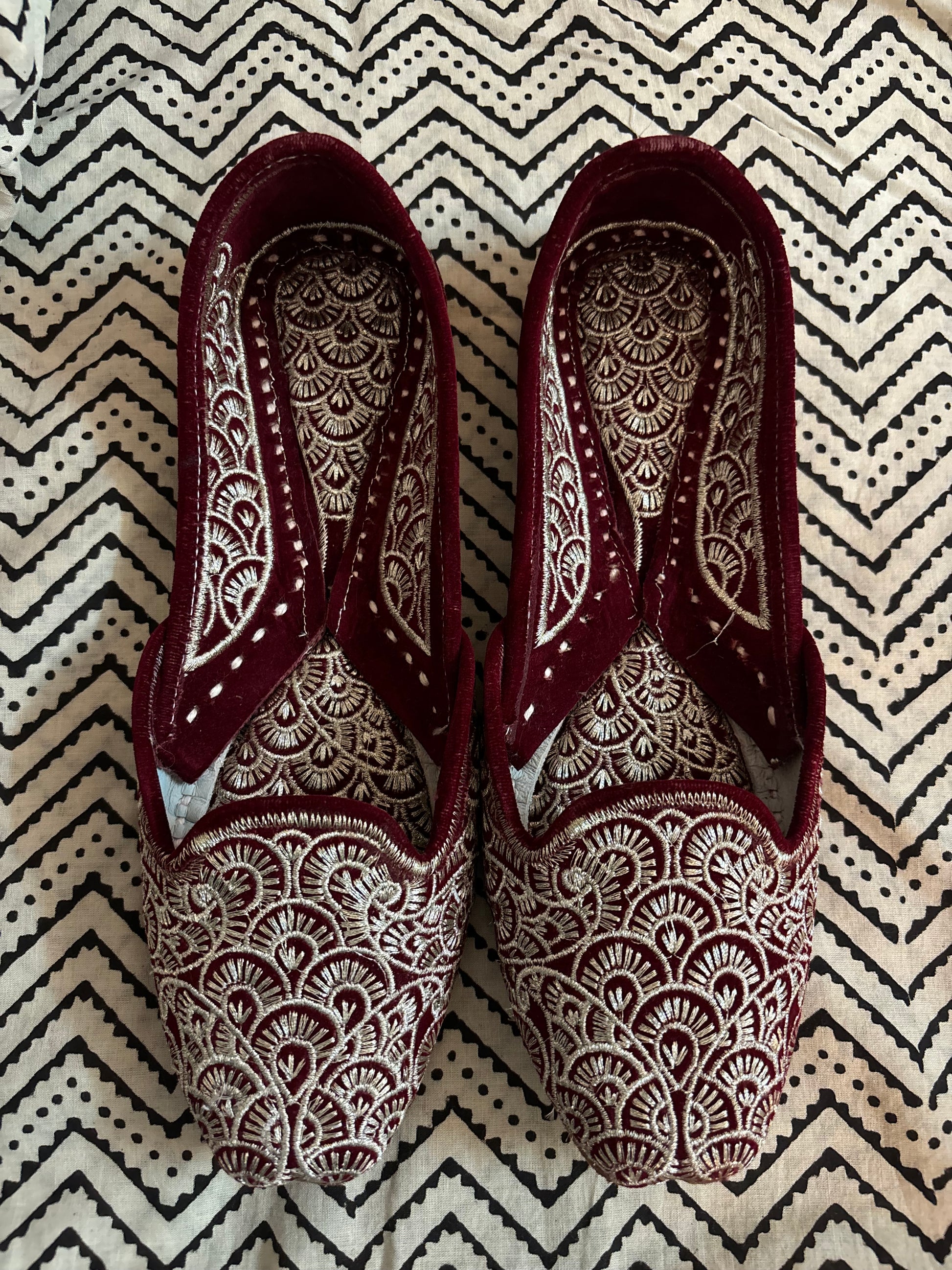 ✨ Maroon Regal – Handcrafted Jutti ✨