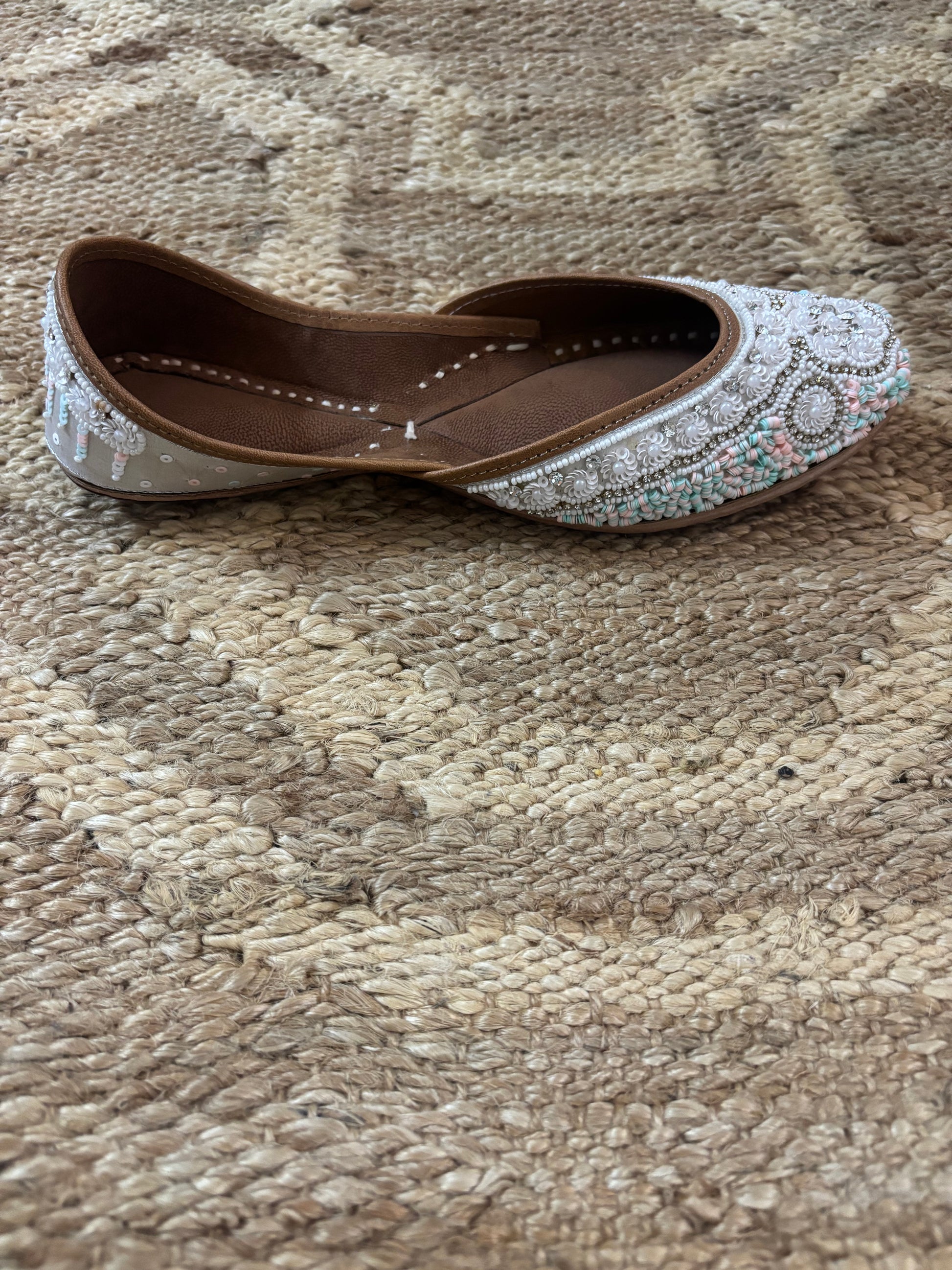 Frost Petal – Handcrafted Jutti