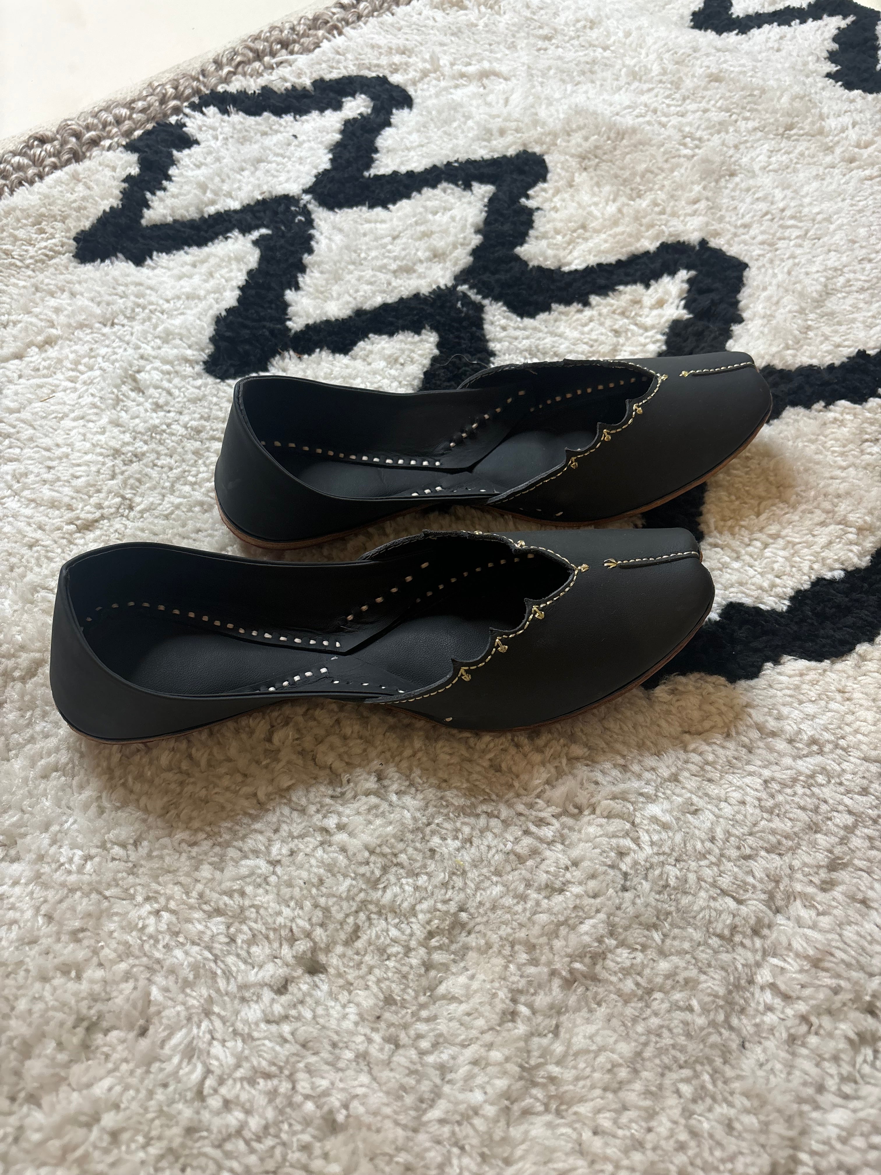 Womens Mat Black Jutti