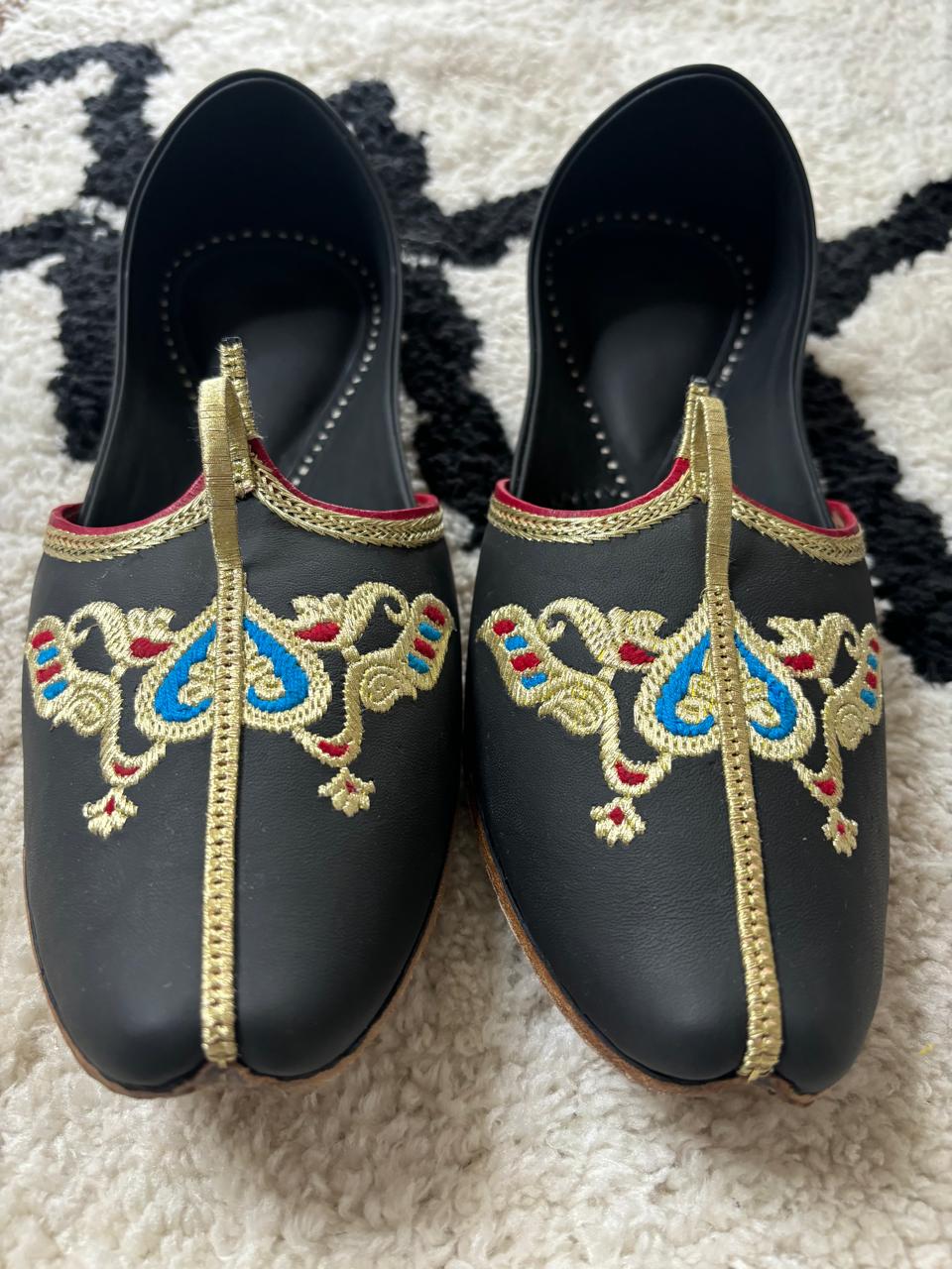 Maharaja’s Crest Men's Jutti