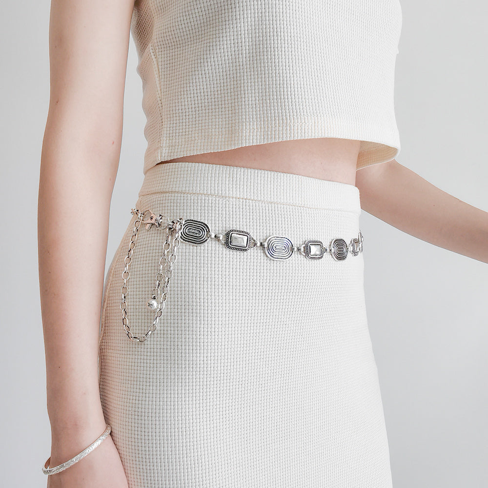 This European and American Cross Border Waist Chain is perfect for adding an elegant, boho edge to any outfit. Crafted with a thin metal chain, it is the perfect versatile belt for stylishly making a statement.